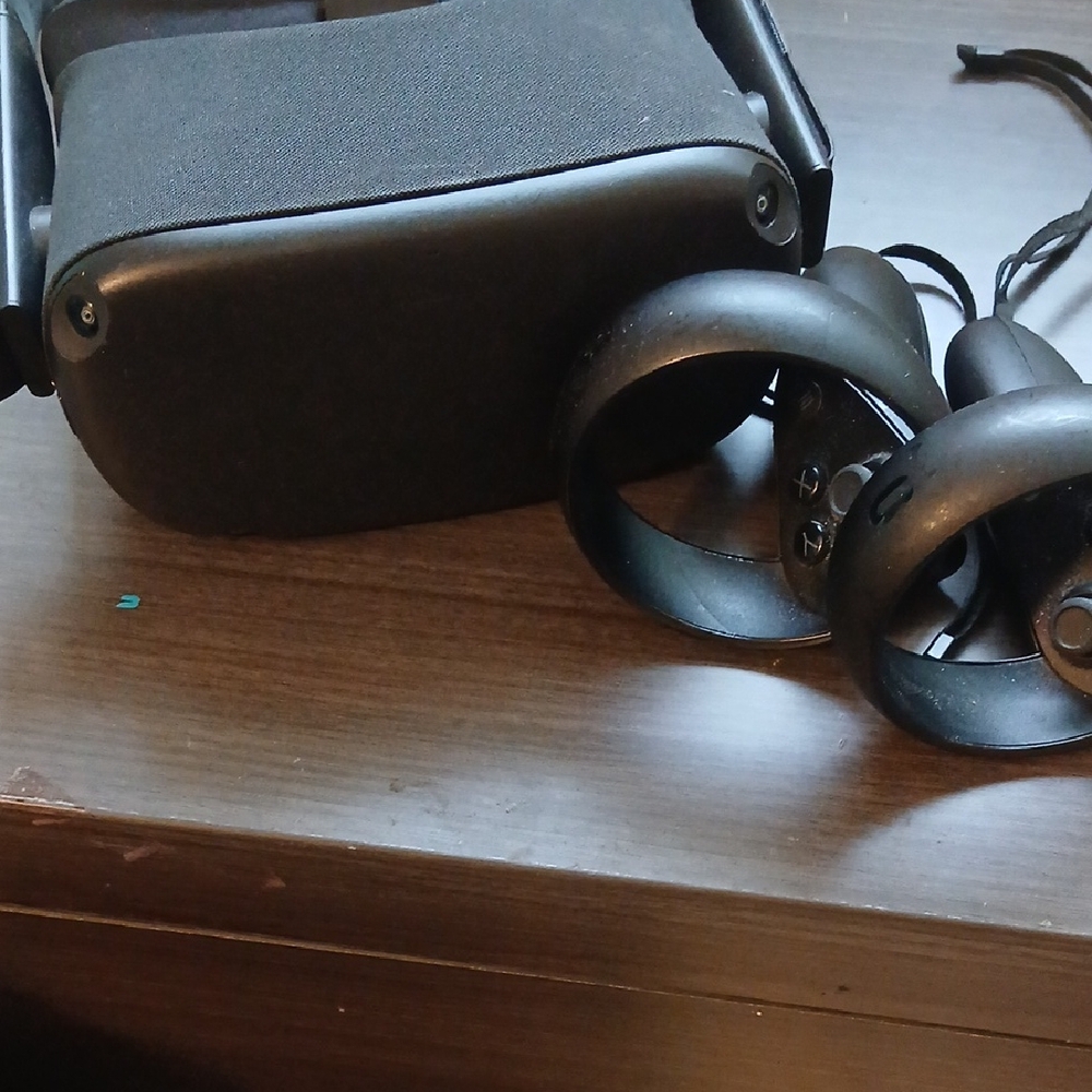 VR Headset  Oculus with Controllers - Black